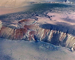 Illustration for article titled The Frozen Waterfalls of Mars